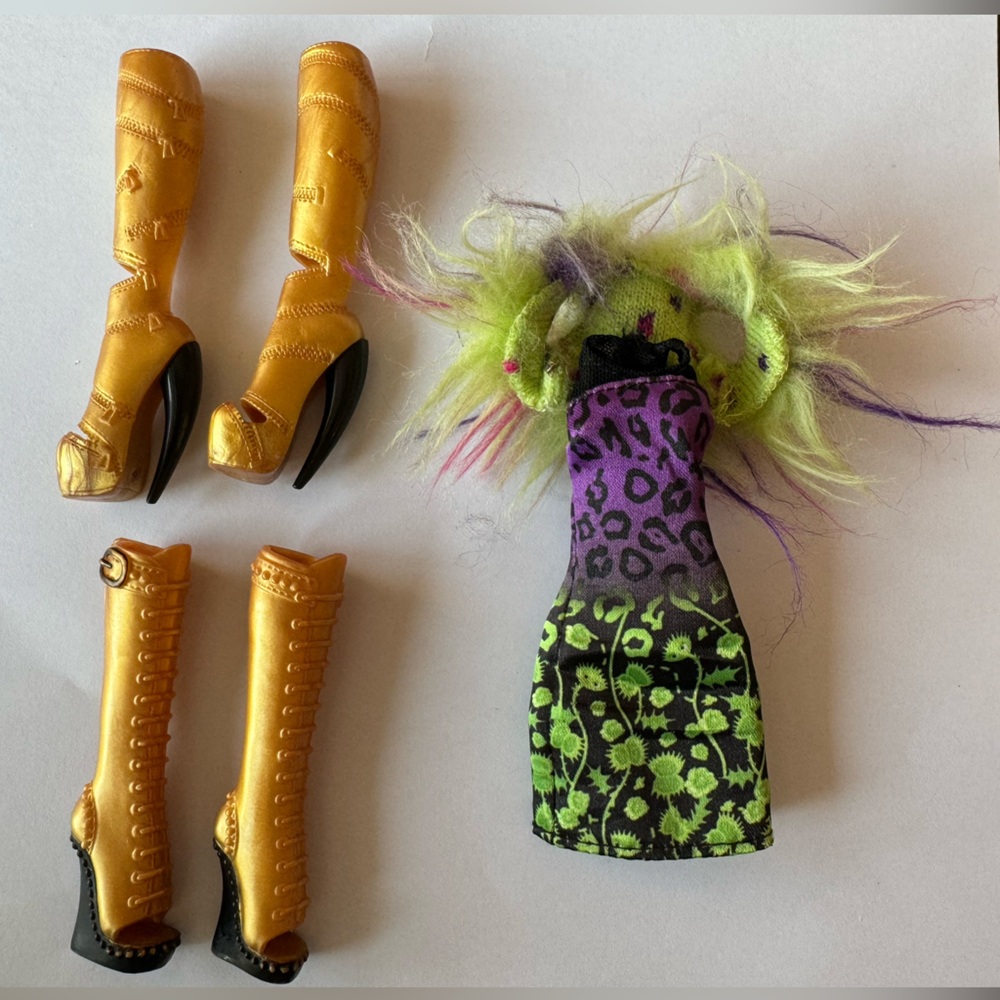 Clawdeen/ Clawvenus lot